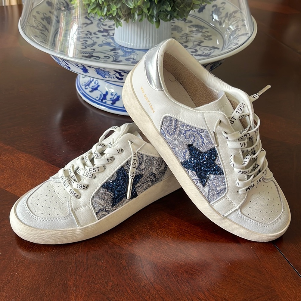 EUC Vintage Havana size 7 blue bandana/blue glitter star sneakers